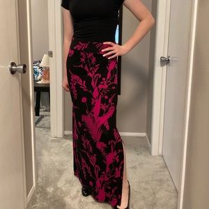 Black and hot pink side slit long skirt